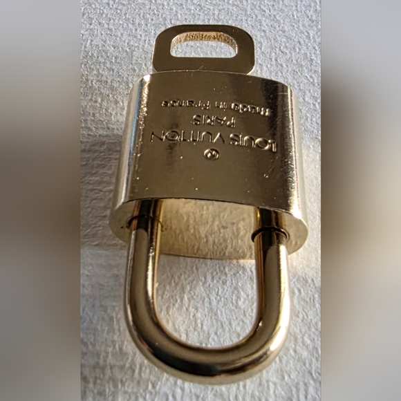 LOUIS VUITTON Lock And Key #310 - Picture 6 of 9